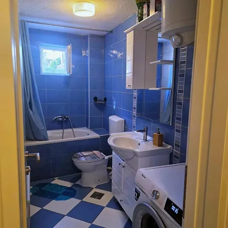 Apartment White Castle *